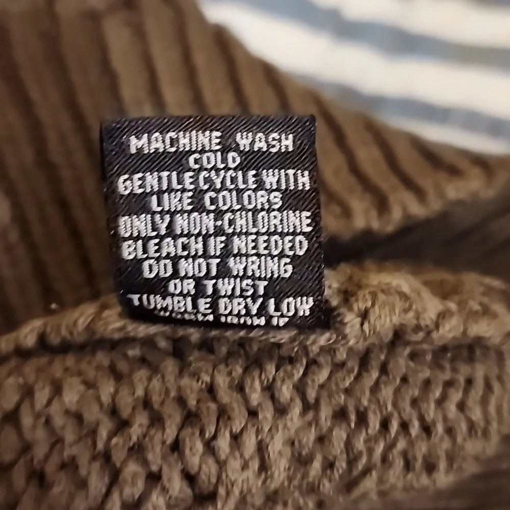 Moon & Madison Cropped Cable Knit Sweater - Picture 7 of 7